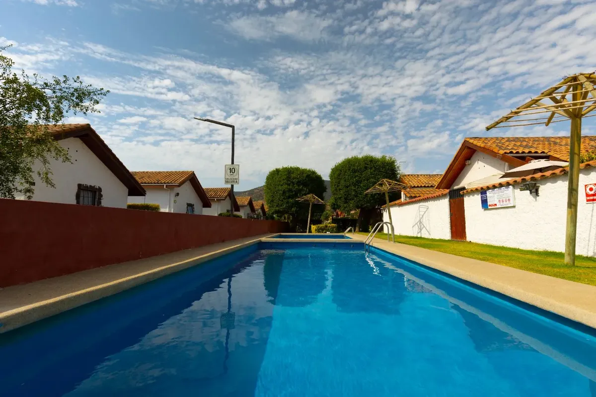 Imagen 2 de 10 de Linda Y Amplia Casa En Condominio Limache