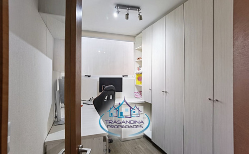 Vende Casa Amoblada 3d 4b 2e - Sector Peñalolén - Santiago