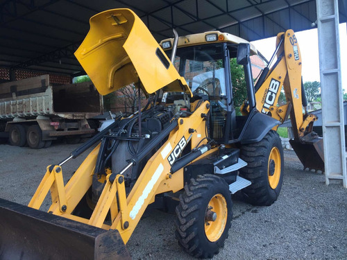 Retroescavadeira Jcb 2013