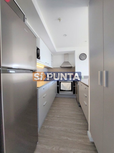 Imagen 9 de 17 de Amplio Apartamento En Piso Alto, Con Excelente Vista Al Mar.