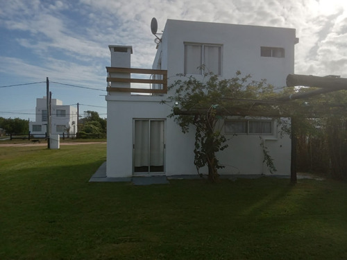 Imagen 4 de 25 de Casa Con Apartamento Al Fondo Para 10 Personas
