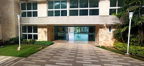 Ss: Vende Apartamento 23-15207 En Lomas De Las Mercedes De 205 M2, 3h/4b/4pe