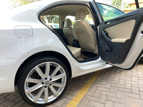 Jetta 2.0 Comfortline Automatico Rodas 20 Interno Bege