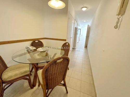 Apartamento En Venta En Primera Linea De Brava De 3 Dormitorios Edificio Arenas Blancas, Punta Del Este.