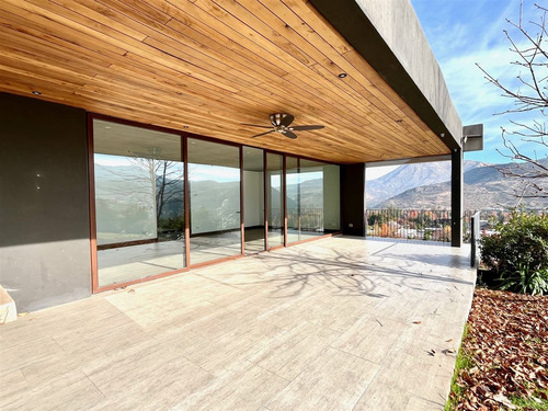 Casa En Condominio Moderna Venta De 5 Dorm. En Lo Barnechea