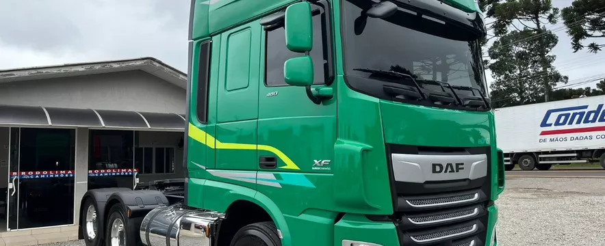 Caminhão Daf 480 Tração 6x2 Ano 2023 Verde Susp Mola Trucado