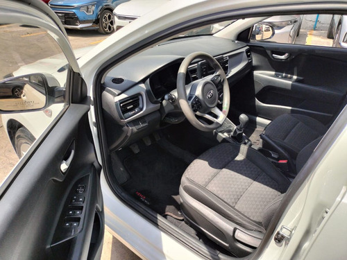 Kia Rio 1.6 L Sedan Mt
