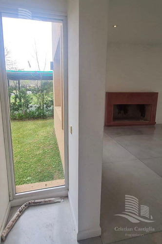 Casa En Venta San Isidro Labrador - 5 Ambientes Con Dependencia De Servicio