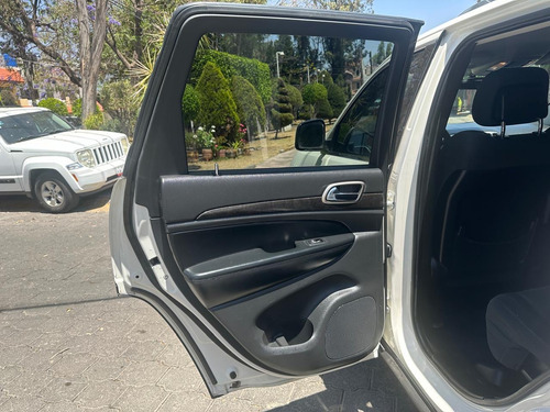 Jeep Grand Cherokee Laredo V6 Lujo 4x2 At