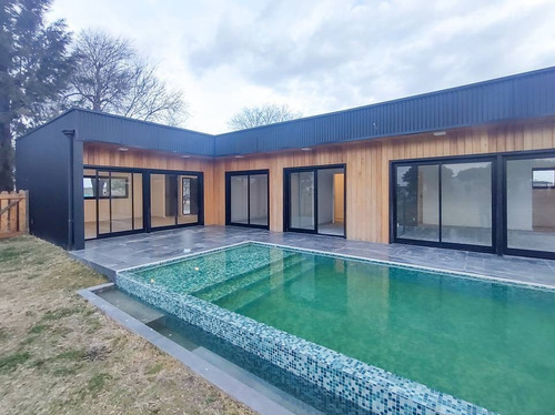 Imagen 2 de 30 de Moderna Casa De 4 Ambientes A Estrenar En Venta En San Ramiro, Pilar Del Este