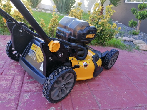 Imagen 7 de 7 de Podadora Dewalt Cortadora De Césped 20v Sin Bolsa Solo Equip
