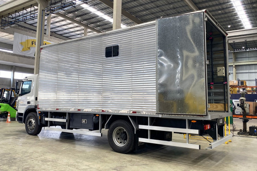 Caminhão Mb Atego 1719 4x2 25/25baú Oficina 7m