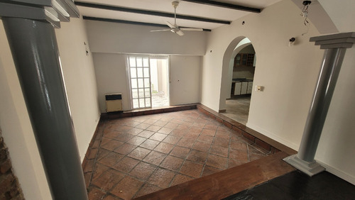 Casa 3 Ambientes Sobre Lote De 8 X 11 Con Garaje, Patio Y Balcon Terraza