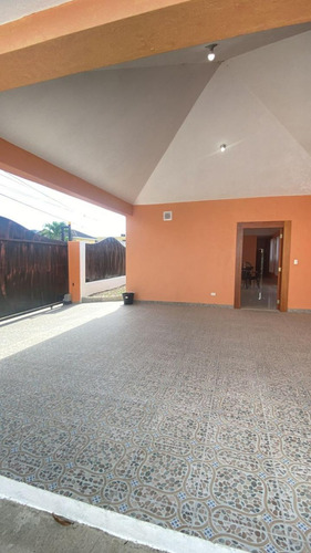 Vendo Preciosa Casa En Tamboril En La Urbanización República De Israel En Santiago, República Dominicana