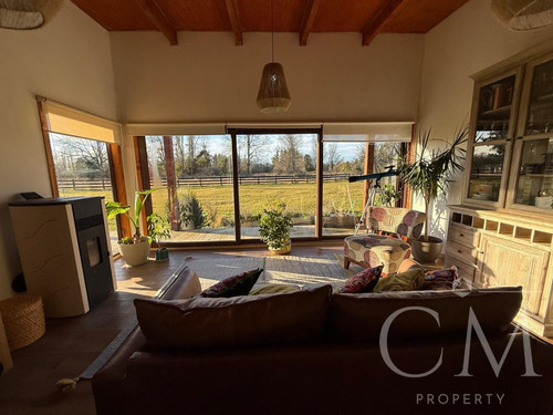 Hermosa Casa En Parcela De 8.000 M2 En Trafún.