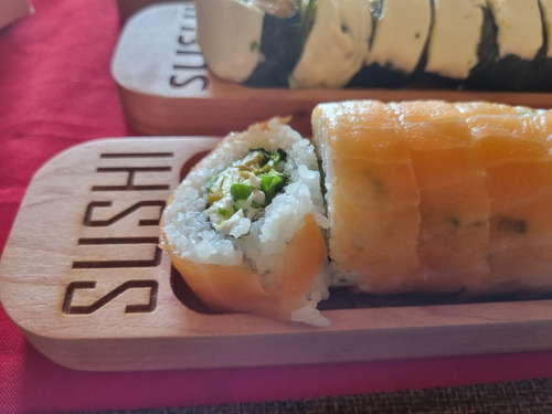 Plato De Sushi, De Madera Nativa, The Little Yisus