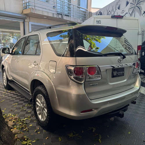 Toyota Hilux Sw4 2.7 Srv Cuero Vvti 4x2 4at 5 Asientos