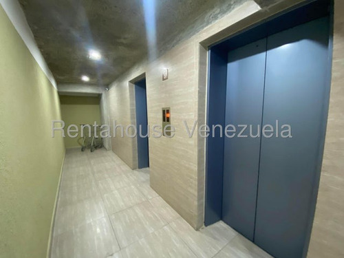Acogedor Y Cómodo Apartamento En Alquiler. Urb. Lomas Del Sol.
