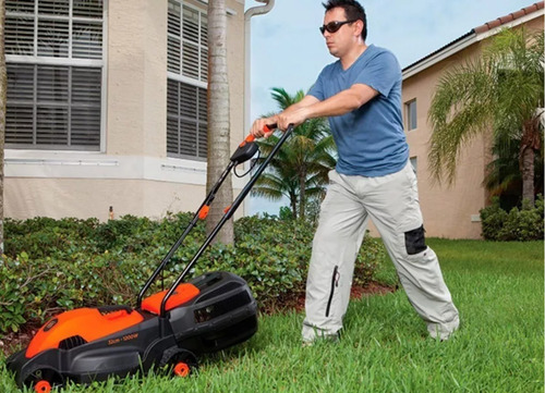 Cortadora de pasto eléctrica Black+Decker GR1000 con bolsa recolectora de 1200W y 220V color naranja/negro