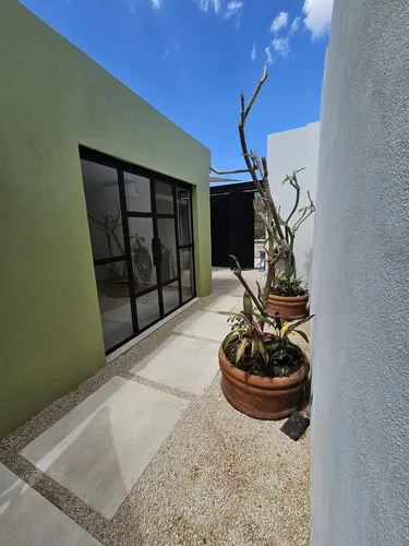 Casa Remodelada De Una Planta En Venta En Conkal.