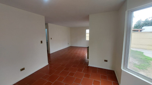 Casa Remodelada Con Piscina (5d-3b) - Formentera, Quilicura
