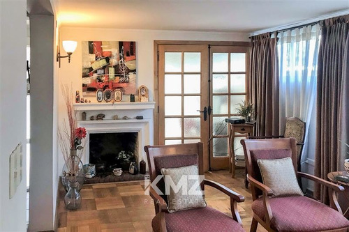 Casa En Venta De 8 Dorm. En La Florida