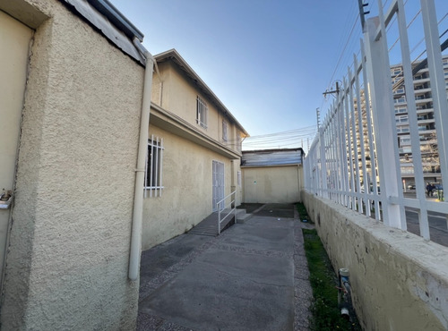 Se Arrienda Bodega Con Amplias Oficinas