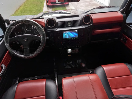 Imagen 9 de 10 de Land Rover Defender 110 2015