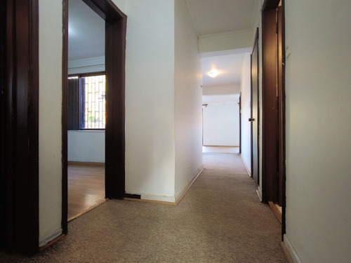 Imagen 16 de 22 de En Venta Casa En Sector Estratégico A Una Cuadra De Vitacura