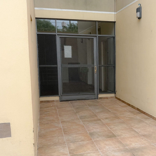 5 Cuadras De Estacion - 2 Ambientes Amplios Con Lavadero Independiente - Bajas Expensas