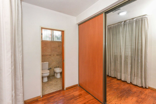 Venta Casa 5 Ambientes Con Cochera Versalles