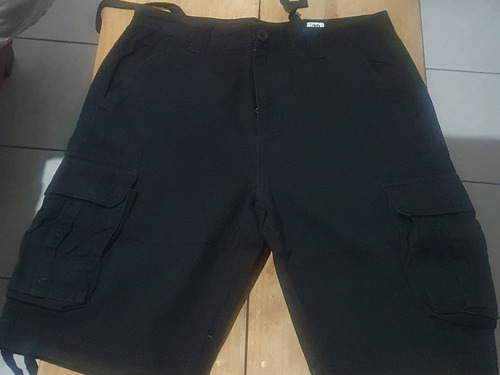 Bermuda Negra De Algodón Talla 30 Con Bolsillos (Usado)