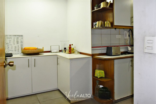 Departamento En Venta De 4 Dorm. En Las Condes / Metro Colon