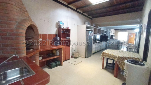 Linda Y Conservada Casa En Urbanismo Privado La Piedad Norte Cabudare Gabriela C