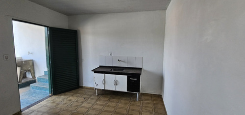 Casa De 2 Quartos Com Edícula