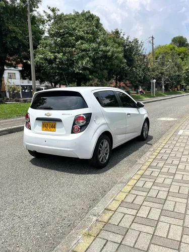 Chevrolet Sonic 1.6 Lt 5 p