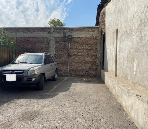 Excelente Ubicación En Condominio Y Con Estacionamiento