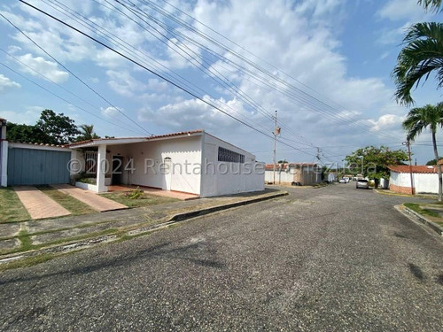 Naudy Escalona & Maribel Morillo Asesores Inmobiliarios De Rentahouse Venden Fabulosa Casa En Excelente Zona De Cabudare