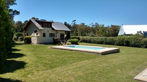 Imagen 2 de 10 de Dos Cabañas De 2 Amb. Cada Una - Piscina - Ubicación Excelen