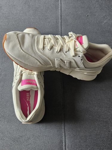 Tenis New Balance Mujer Lifestyle Beige Talla 37 1/2