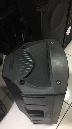 Caixa Amplificada Mackie Thump Th-15a Th 15 2 Vias 200w Cor Preto Voltagem
