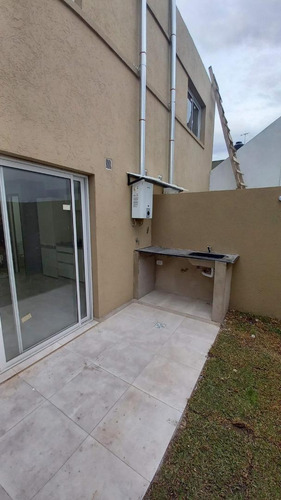 Imagen 7 de 15 de Duplex A Estrenar - La Tablada - Cochera Patio