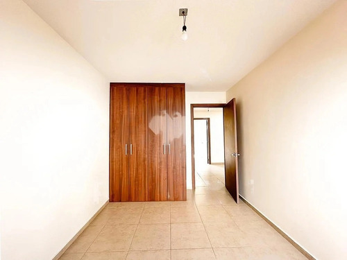 Casa A Precio De Oportunidad! 4 Recámaras, 3 Niveles, Zibatá, Qro. Am