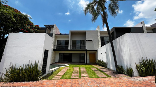 Casa Nueva En Venta En Cuernavaca, Col. Delicias 3 Recámaras, 4 1/2 Baños, Estudio, Alberca