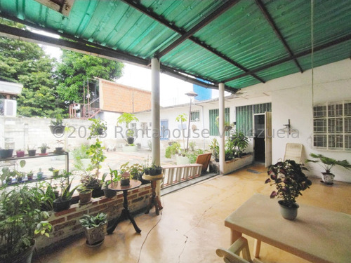 Amplia Casa En Venta Con Anexo Servicio De Internet Excelente Precio Los Samanes Maracay Estef 23-21298