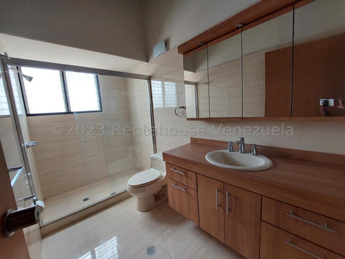 Casa En Venta En Alto Prado Caracas Remodelada Calle Cerrada Terraza