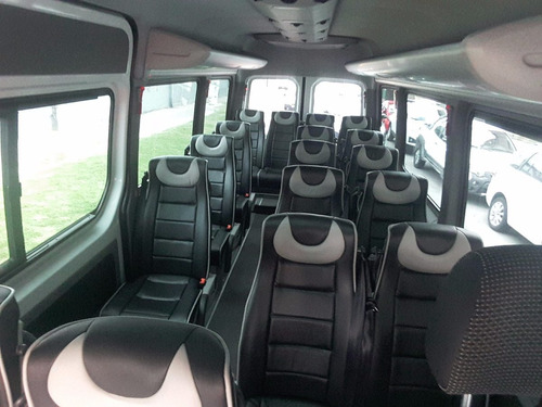 Imagen 4 de 10 de Transporte De Pasajeros Camioneta Combi Traslados Aeropuerto