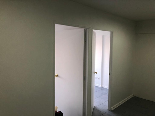 Estupenda Oficina 2 Privados, 2 Baños, Impecable.