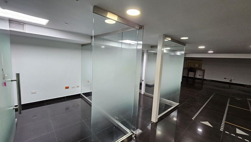 Local En Alquiler En 1er Nivel De Plaza Comercial En Naco, Santo Domingo, 275m2