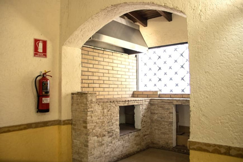 Venta Excelente Local Comercial En El Boulevar De Sabana Grande Bv